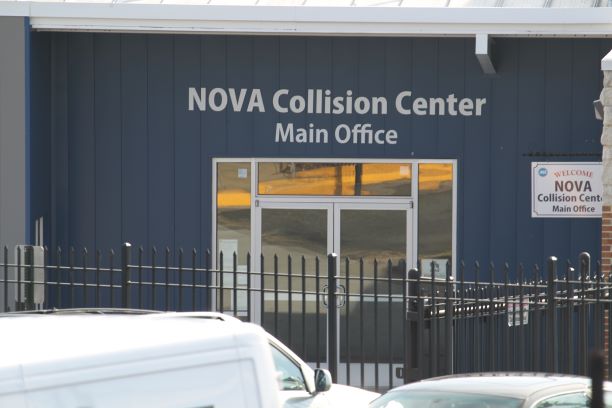Centreville collision center exterior and signage